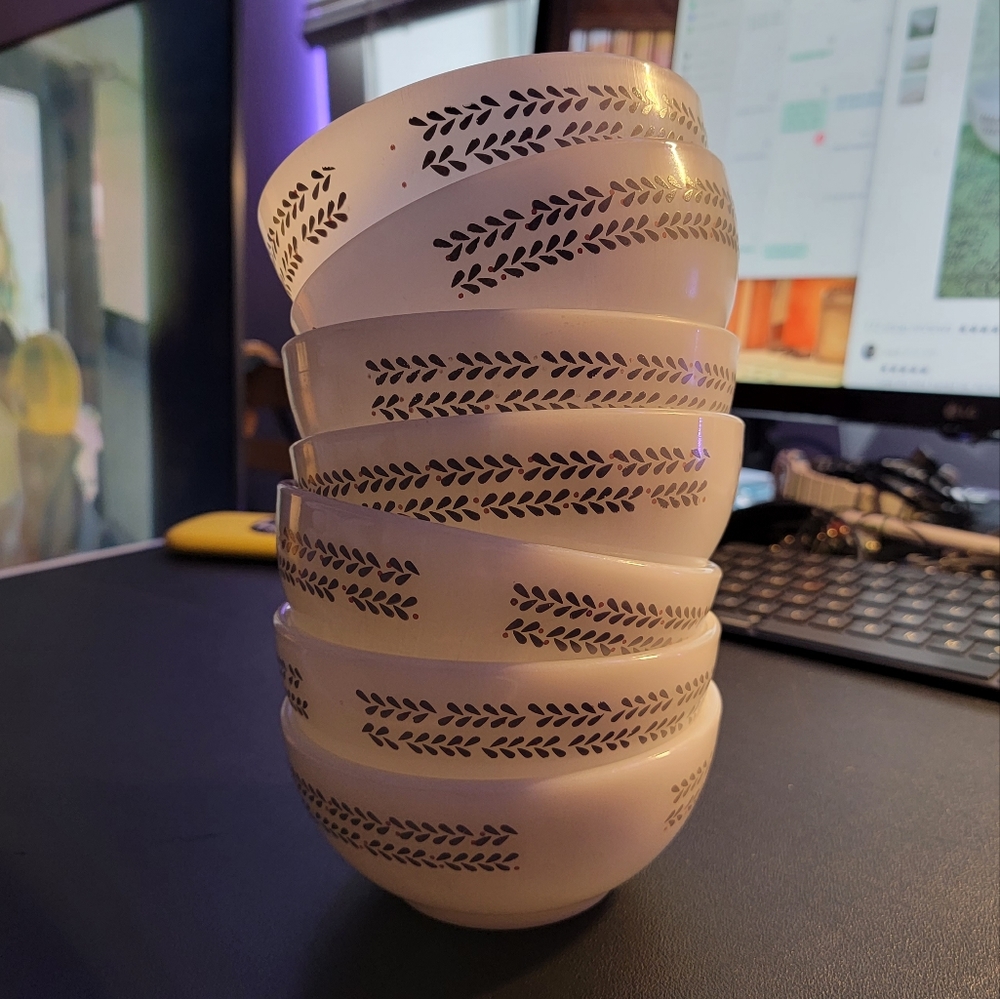 7 x vintage 1970s Termocrisa Milk Glass cereal bowls